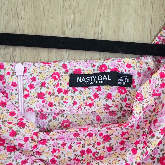 Nastygal floral romper with sweetheart neckline UK 10/ US 6 - Picture 3 of 5